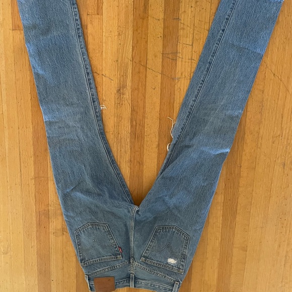 Levi’s wedgie distressed high rise jeans - Picture 2 of 3